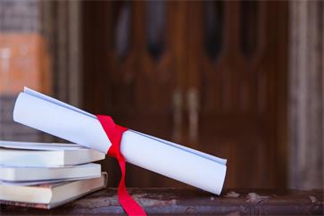 初級(jí)會(huì)計(jì)證從"可有可無”到“行業(yè)必備”