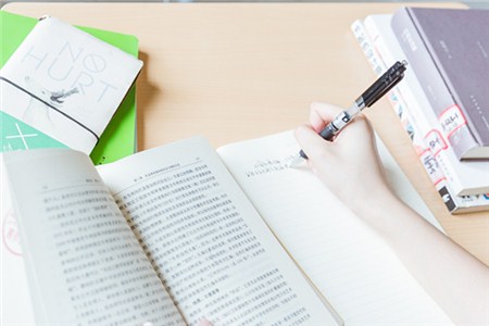  備考注會(huì)的考生為什么人手一本輕1？