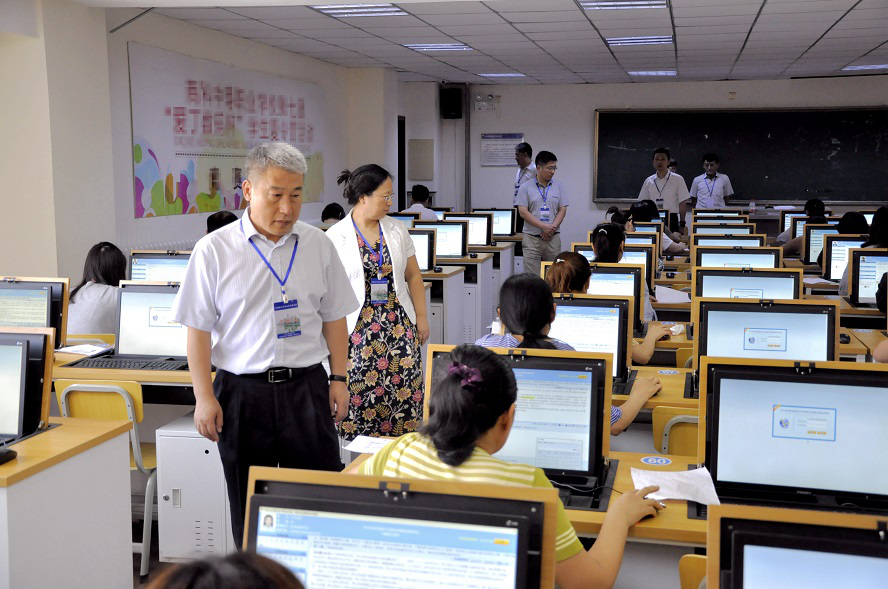 馮衛(wèi)東巡視考場