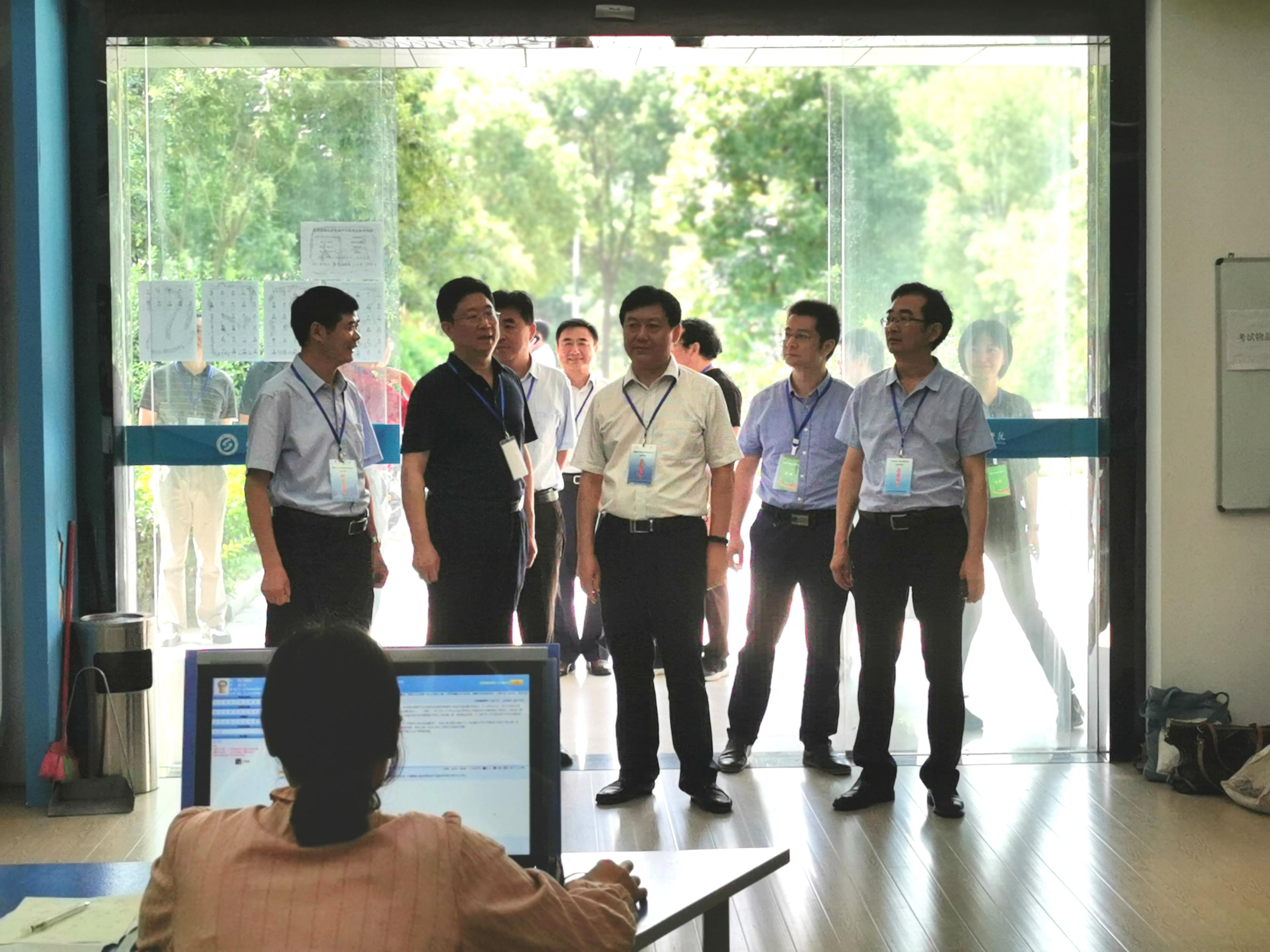 中級(jí)會(huì)計(jì)師考試現(xiàn)場(chǎng)