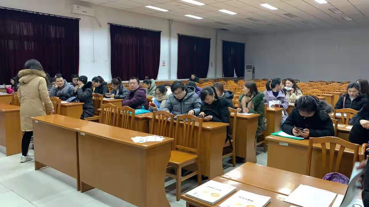 初級(jí)會(huì)計(jì)師審核現(xiàn)場(chǎng)