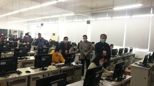 圖一、省財(cái)政廳二級巡視員黃友、省注協(xié)會(huì)長李澤民及省注會(huì)考委會(huì)副主任、省注協(xié)秘書長易德鶴等省考委會(huì)成員到部分考點(diǎn)現(xiàn)場督查、指導(dǎo)工作。 (2).jpg