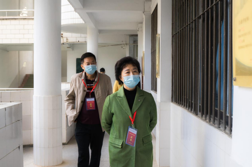 陳素文會長、甘志民副會長在考點巡視