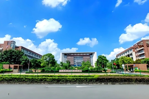 (考點(diǎn)東門示意圖）